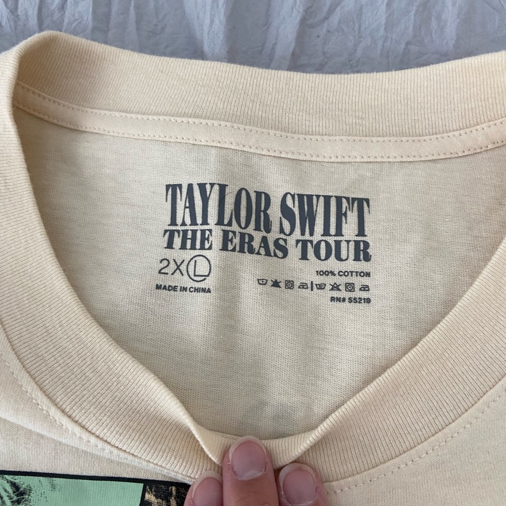Eras tour tee - Picture 3 of 4